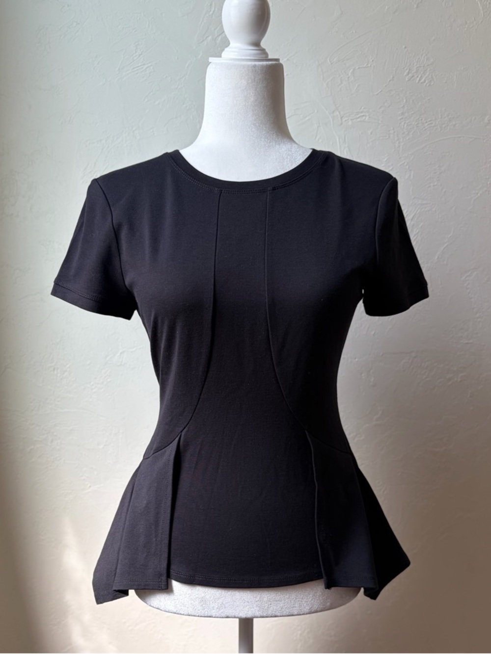 BCBGMAXAZRIA Black Structured Top Flared Hem Short Sleeve Zip Back Size XS